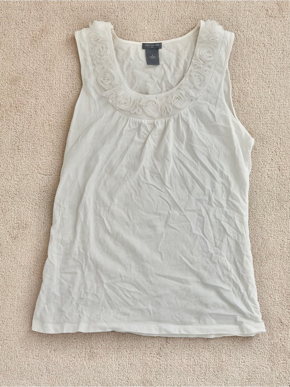 Ann Taylor 100% Cotton White Fabric Rose Embellished Scoop Neck Tank S
